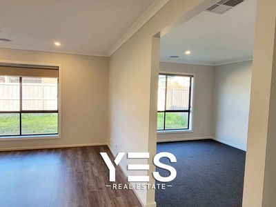 18 Patriot Boulevard, Clyde North