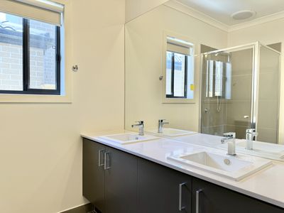 16 Wheatsheaf Road, Wyndham Vale