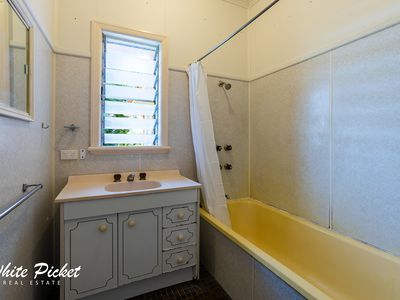 24 Douglas Street, West Mackay