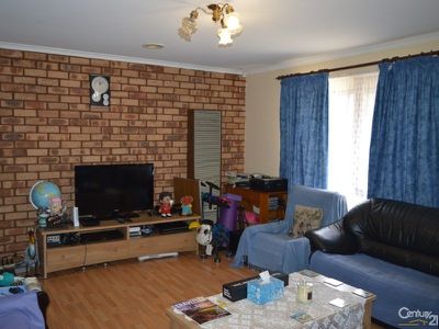 1 / 6 Gray Street, Cranbourne North