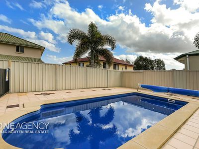13 The Crescent, Underwood