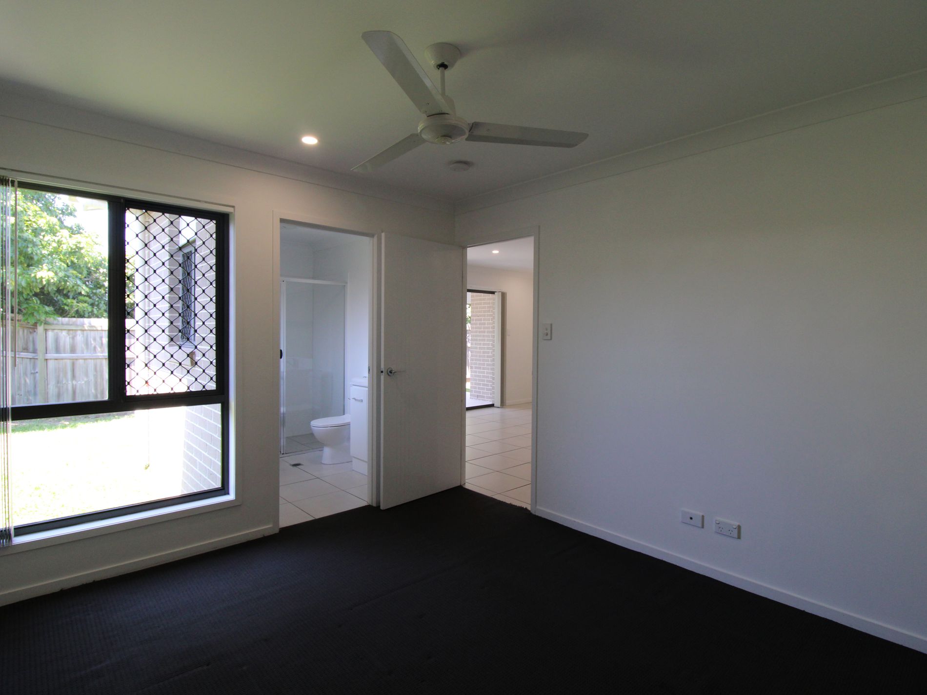 2 / 10 Firestone Avenue, Pimpama