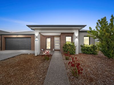 9 Kallista Circuit, Officer