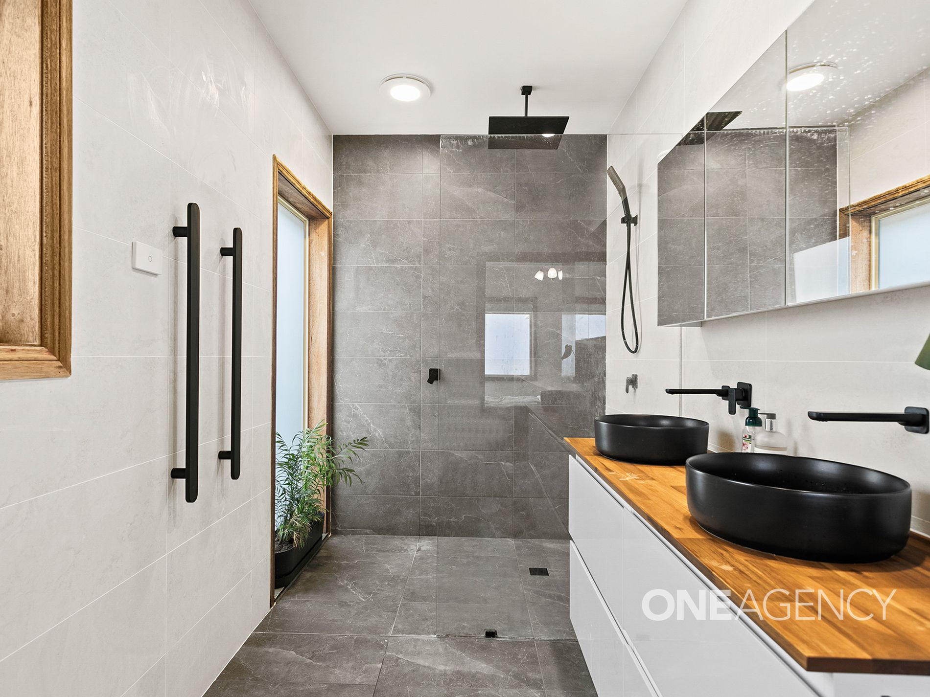 1 / 38 Shell Cove Road, Barrack Point