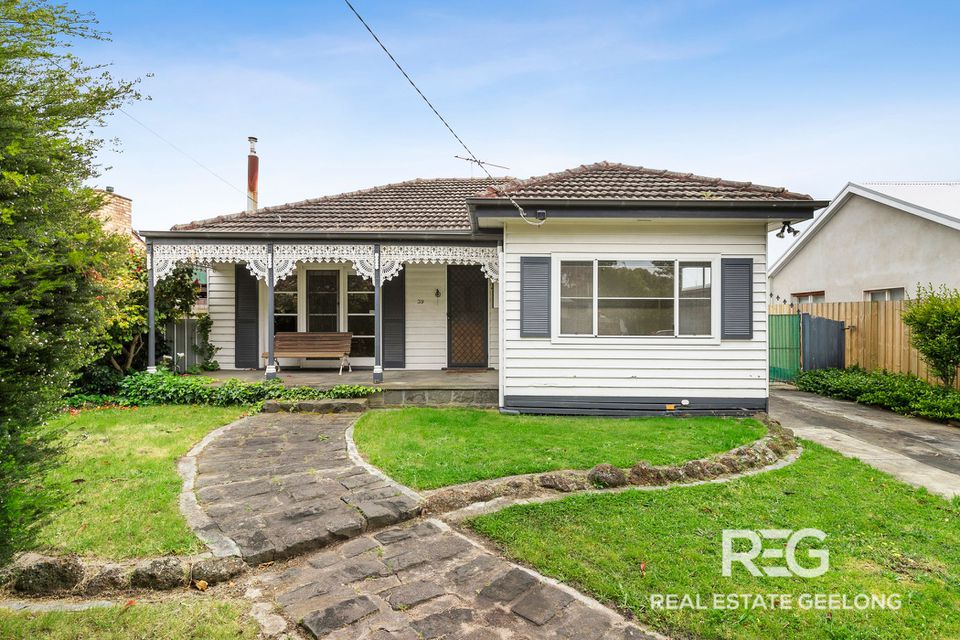 39 Dorothy Avenue, Belmont
