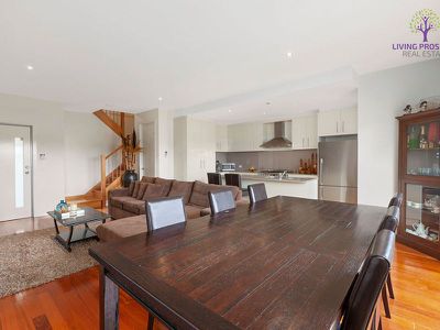 3 / 12 La Rochelle Boulevard, Point Cook