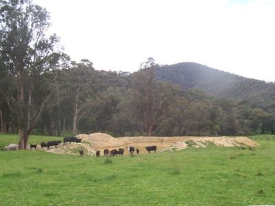 Rousseaus Road, Tallangatta Valley