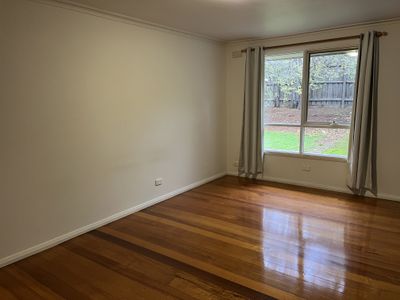 2 / 33 The Avenue, Belmont