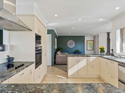 7 Omana Avenue, Shelly Beach, Helensville