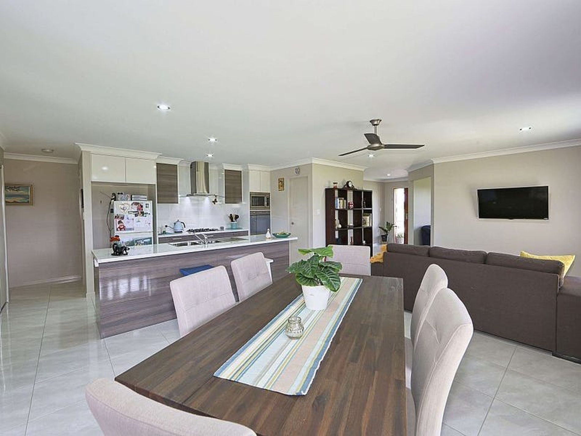 1 Sundew Ct, Woodgate