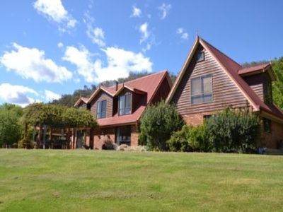 101 Glenbourn Drive , Tawonga South