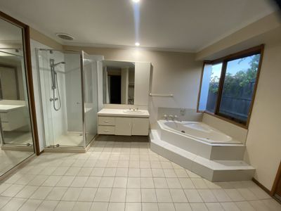 39 Minogue Crescent, Hoppers Crossing