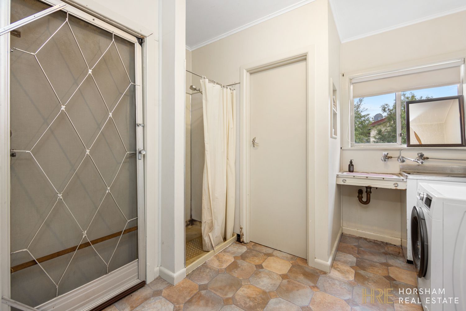 1 4 / 9 Burgess Street, Horsham
