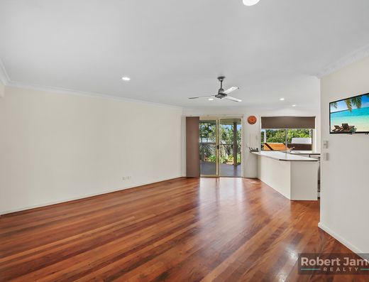 GENEROUS SIZE HOME - OPTIONS FOR DUAL LIVING image 12