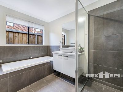 42 Deoro Parade, Clyde North