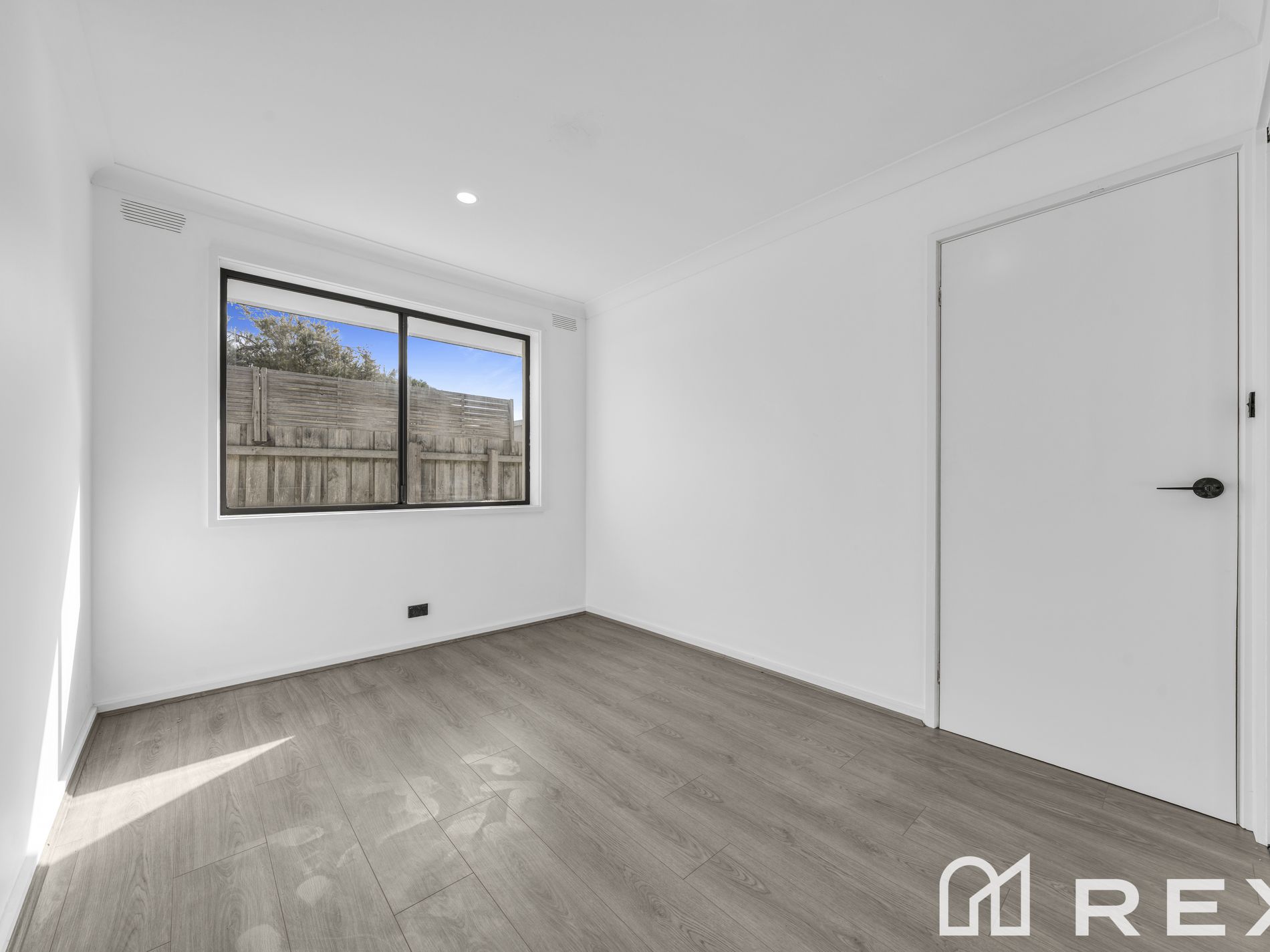 2 / 16-18 Heywood Crescent, Cranbourne North