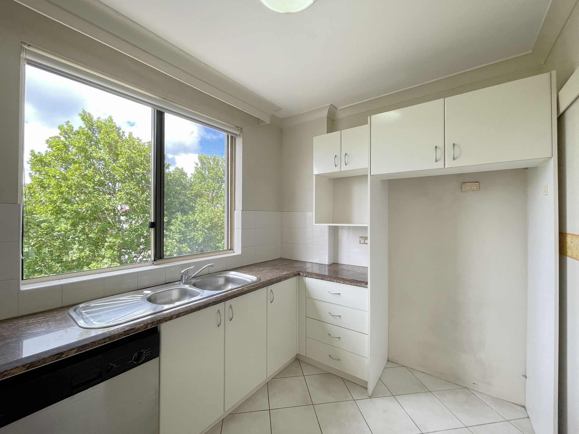 570 / 83-93 Dalmeny Avenue, Rosebery