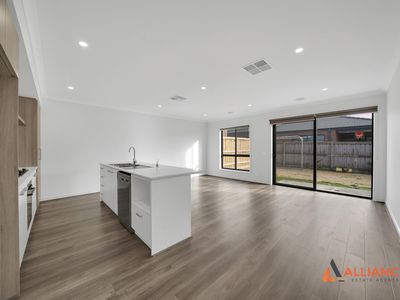 18 Peterborough Rise, Werribee