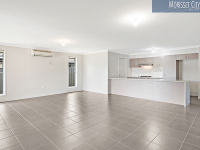 9 Dollarbird Lane, Cooranbong