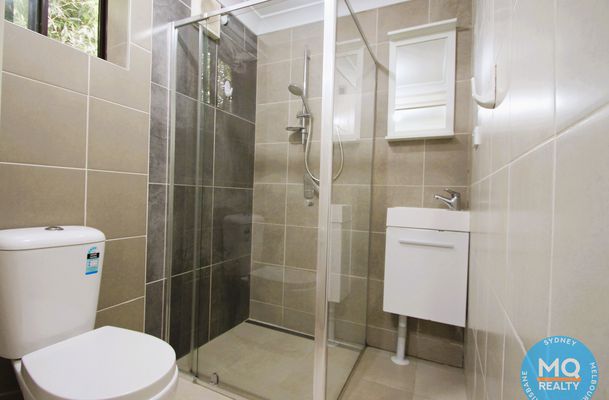 6 Dawn Crescent, Regents Park