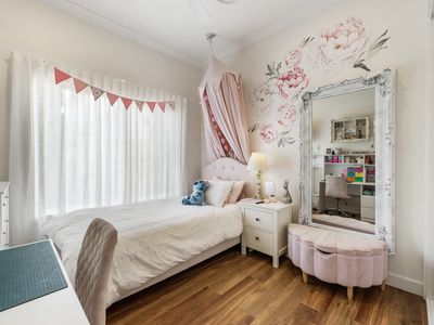 68 East Street, Redwood