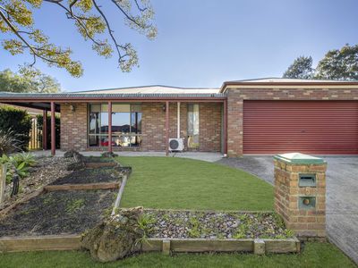 5 Rowen Court, Cranbourne North