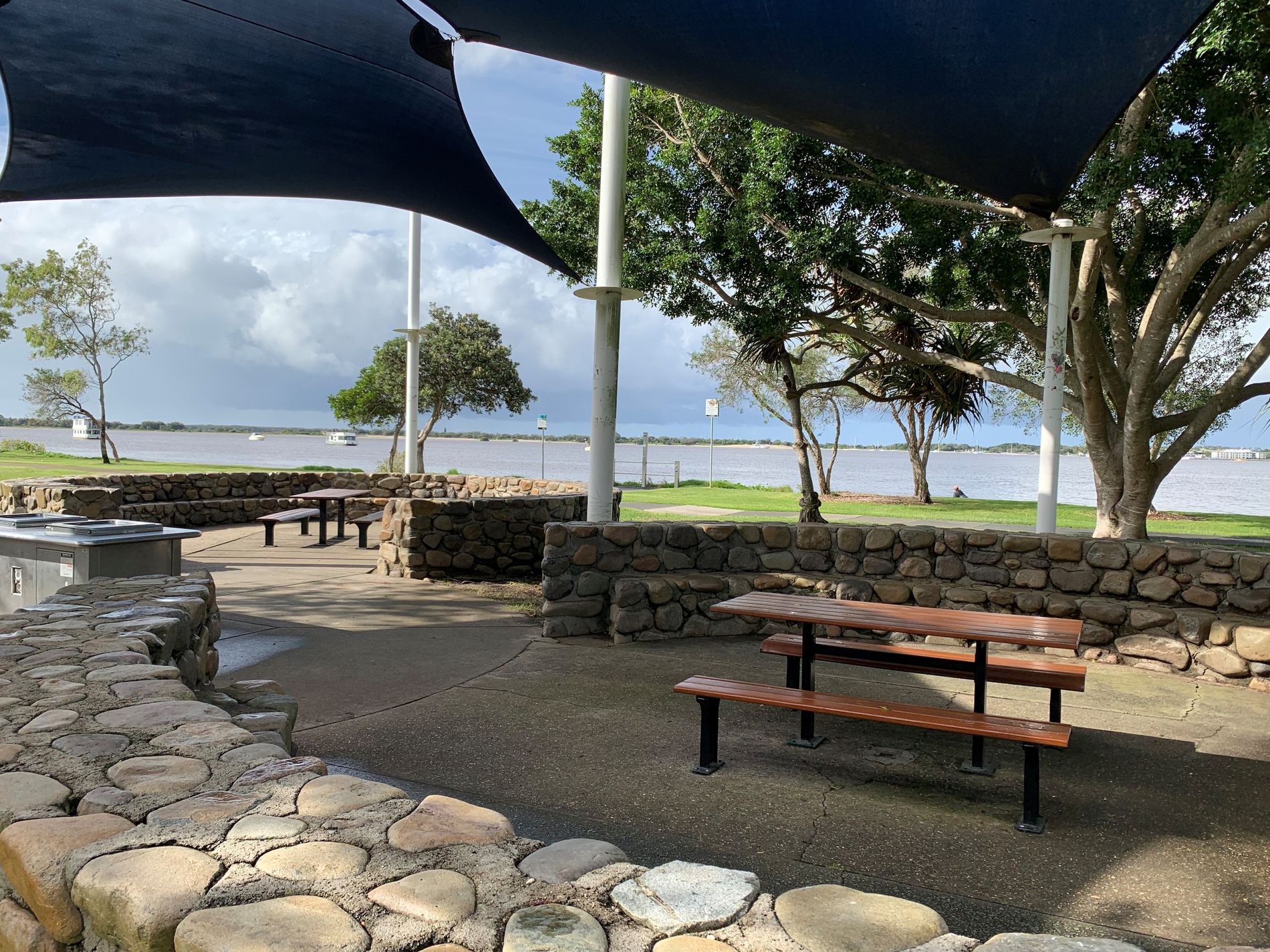 2 / 3 Robert Street, Labrador