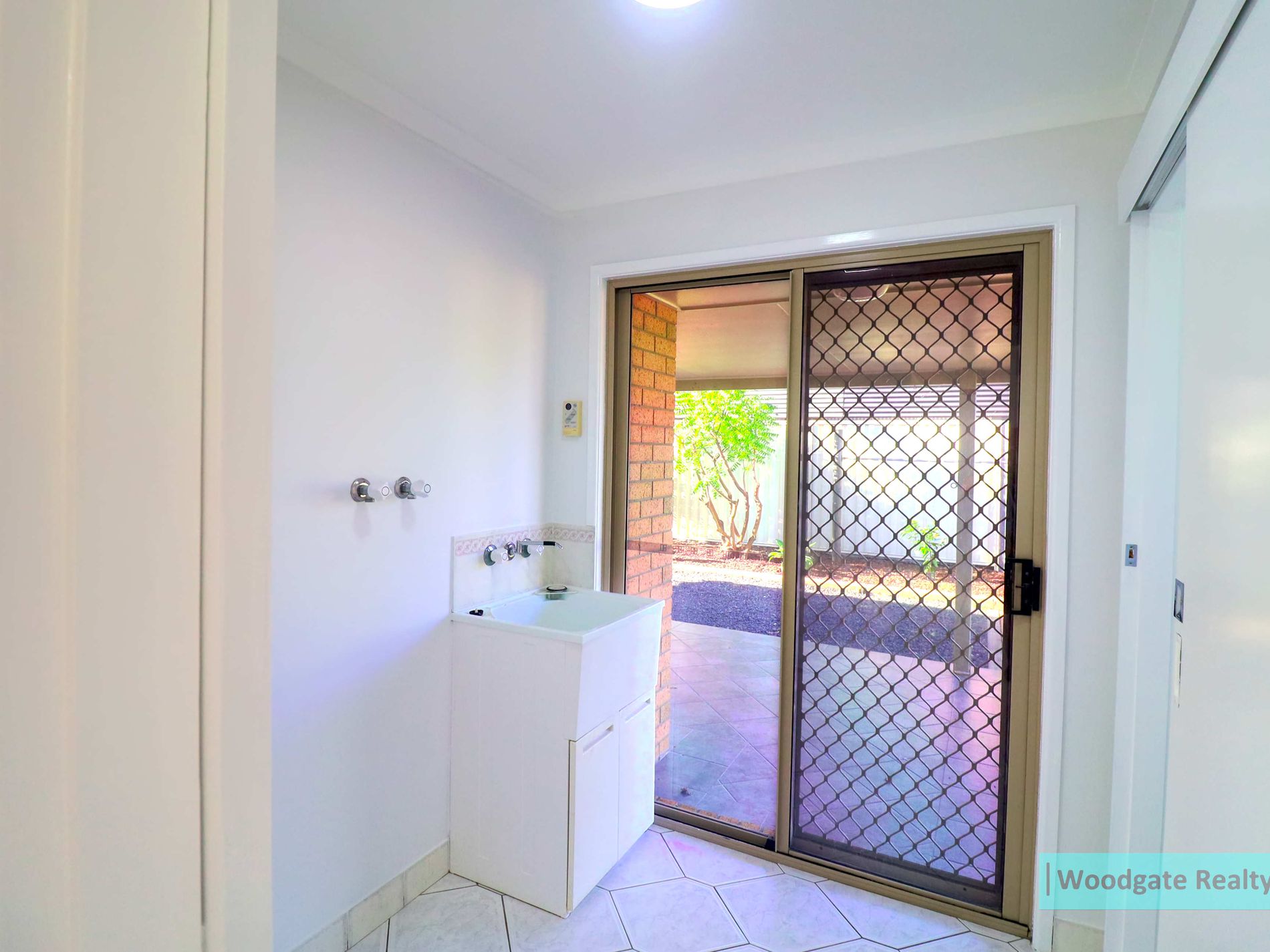16 KOOKABURRA WAY, Woodgate