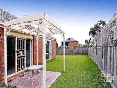 8 Chauncy Way, Lynbrook