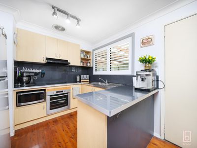 20 Campbell Parade, Mannering Park