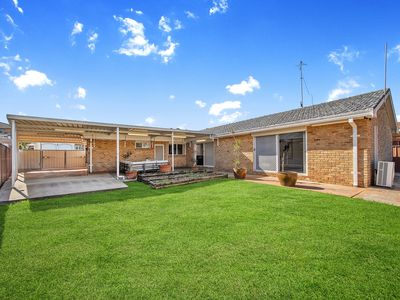 10 Morgan Close, Prairiewood