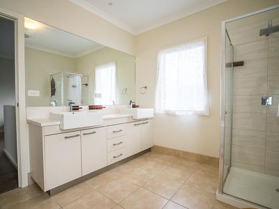 2 / 2 Caroline Street, Box Hill North