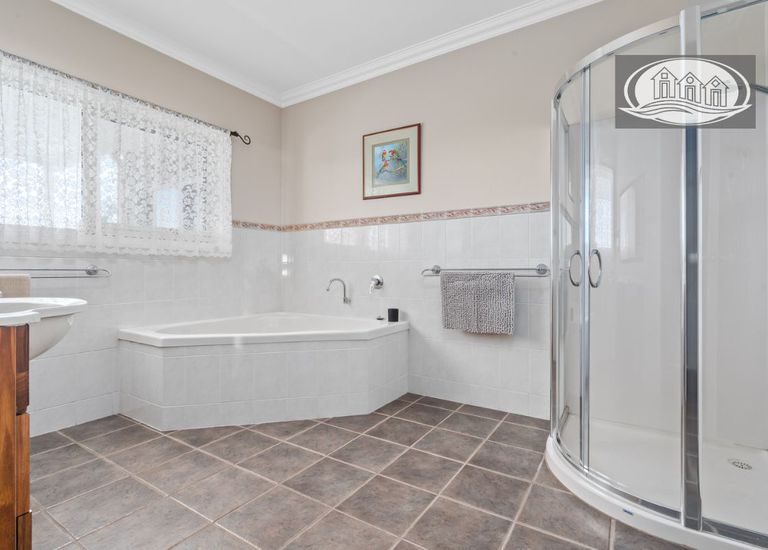 231 Golf Course Road, Heywood