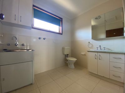 1 / 8 Parker Street , Werribee