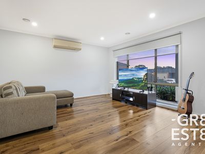 13 Bookham Way, Cranbourne West