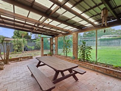 1 West Close, Hawks Nest