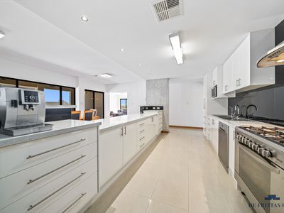 10 Tindal Avenue, Yangebup