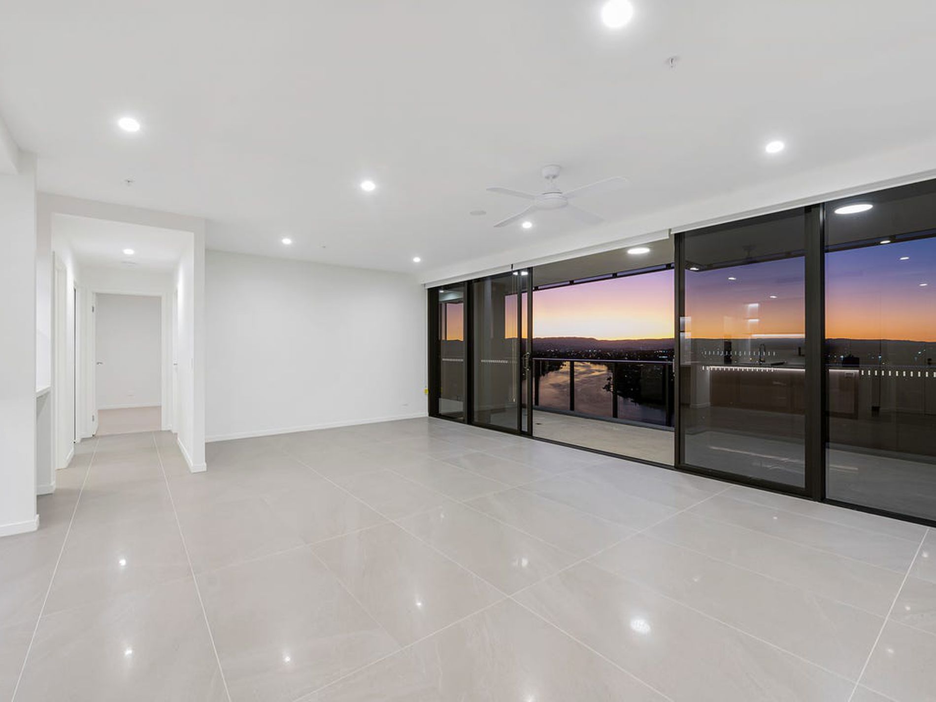 502 / 15 Cannes Avenue, Surfers Paradise