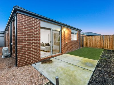 11 Whispering Way, Clyde North