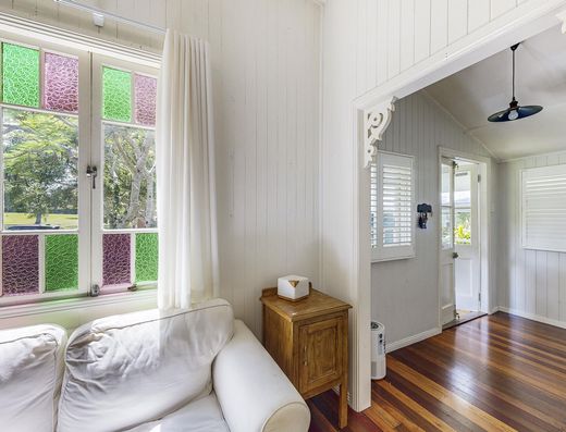 Charming Queenslander in Old Tewantin image 5