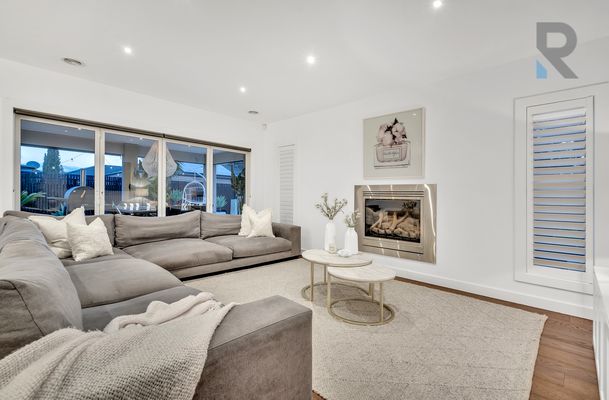 62 Centennial Park Drive, Craigieburn