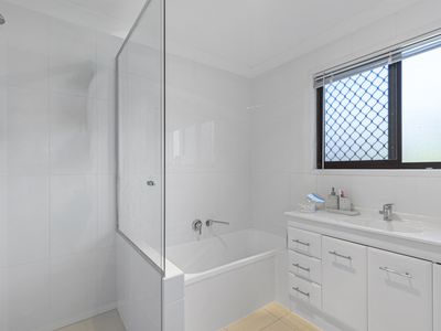 1 / 13 Royal Palm Court, Southport
