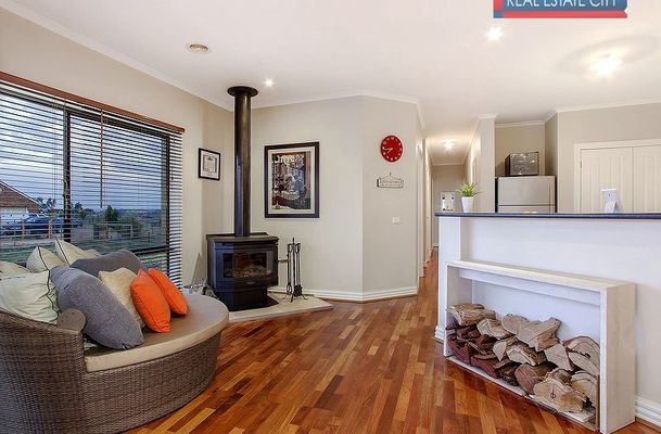1 The Ridge, Oaklands Junction