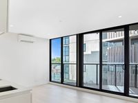 604 / 140 Dudley Street, West Melbourne