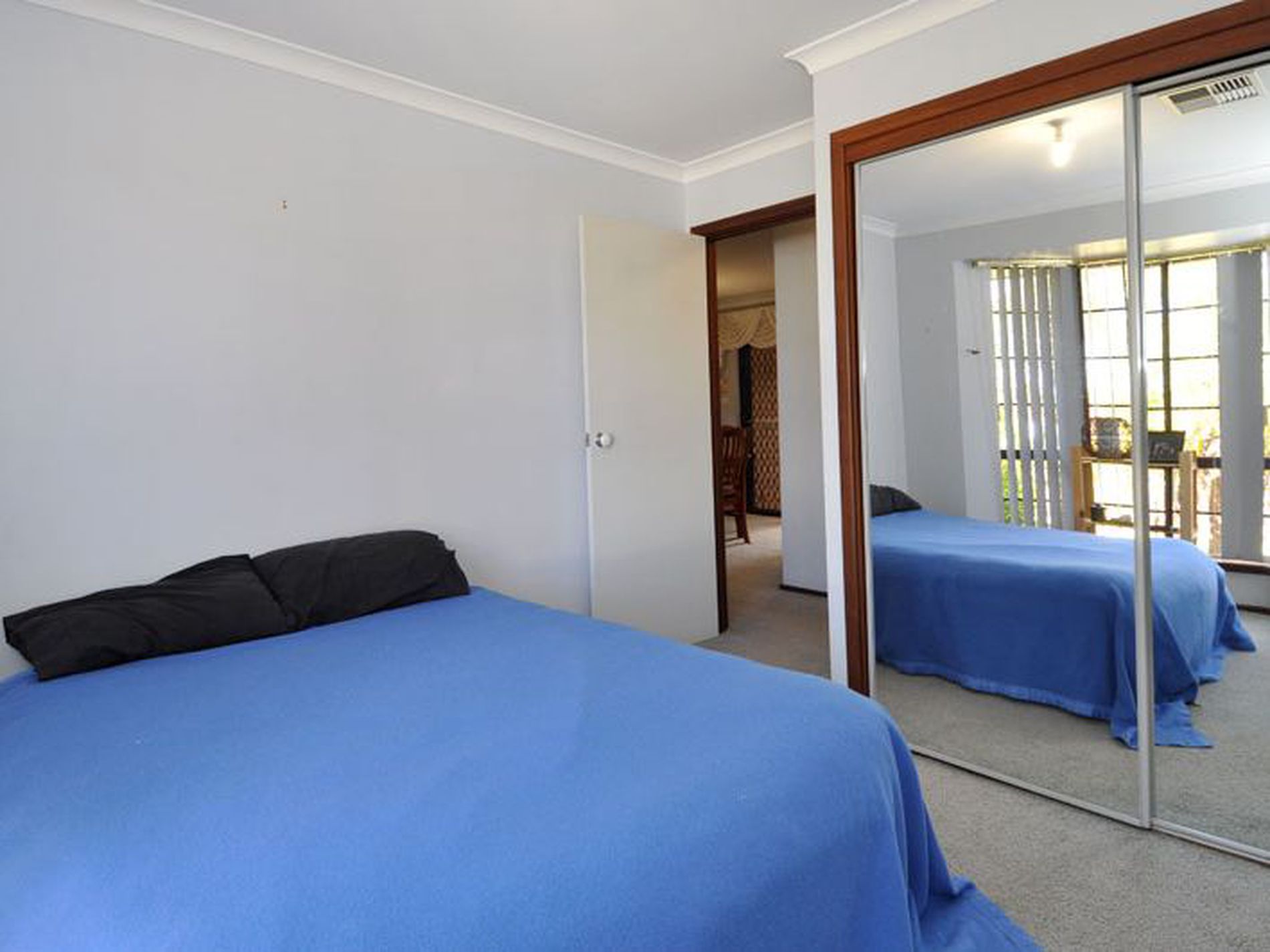 9 Compton Court, Hannans