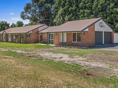 4 Hillsmeade Drive, Narre Warren South