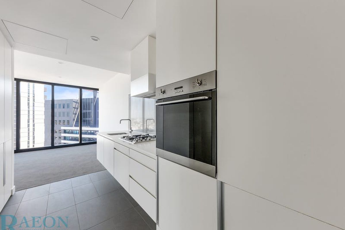 2403 / 105 Clarendon Street, Southbank