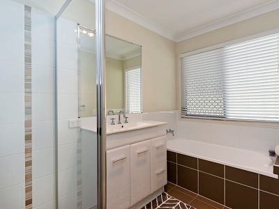 26 Laguna Cr, Springfield Lakes
