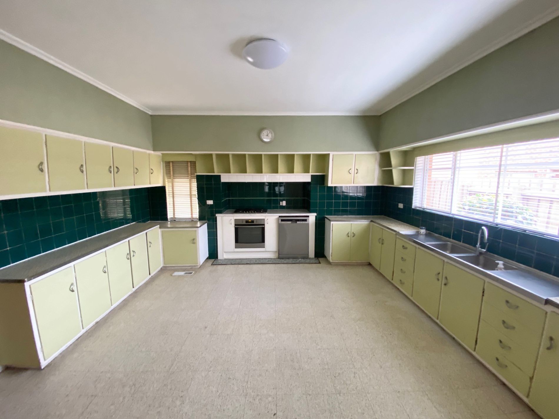 82 Duncans Road, Werribee