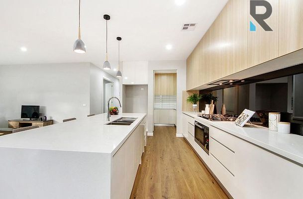 75 Horizon Boulevard, Greenvale